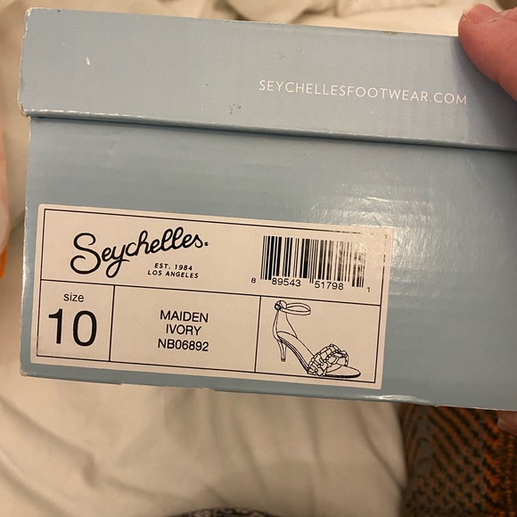 Nwot Seychelles brand cream sandals . Size 10. - Picture 8 of 8
